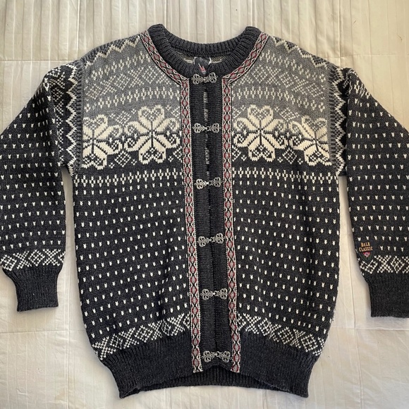 Vintage Dale of Norway Wool Sweater - size Medium women's - Picture 1 of 12